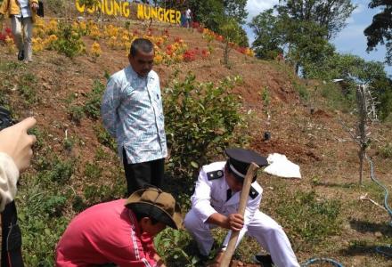 PENYERAHAN BIBIT JAMBU DARI SMA MUH 1 YOGYAKARTA