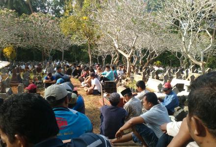 BESIK MAKAM DALAM RANGKA MERTI DUSUN TERONG II