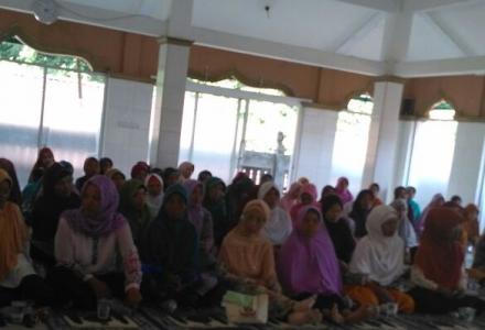 PENGAJIAN RUTIN IBU-IBU PKK DESA TERONG