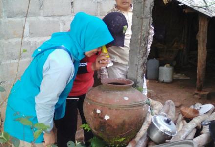 PEMBERANTASAN SARANG NYAMUK DI DUSUN PENCITREJO