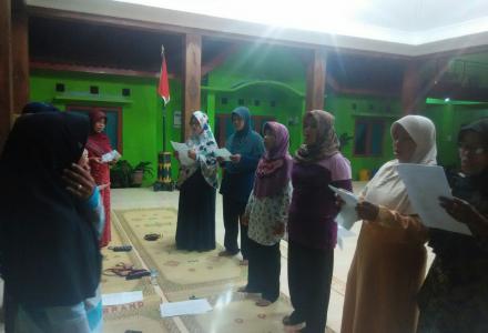 LATIHAN PADUAN SUARA UNTUK MENGHADAPI EVALUASI DBKS