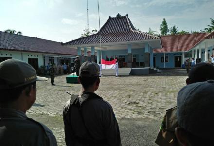 UPACARA MEMPERINGATI HARI PAHLAWAN