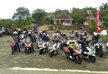 Touring Honda PCX di Wisata Gunung Mungker