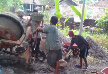 Pembangunan Cor Blok Pedukuhan Saradan RT 4