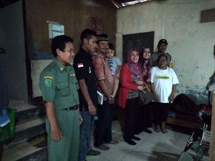 Pemberian Bantuan Kursi Roda untuk Warga Terong