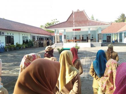 Upacara Dalam Rangka Memperingati Hari Pendidikan Nasional di Kecamatan Dlingo