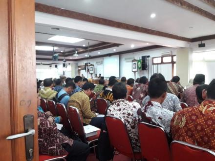 Lurah dan Pamong Desa Terong Mengikuti Sosialiasasi pengelolaan PBB P2 Tahun 2019 