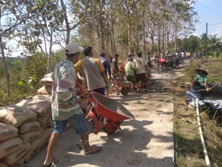 Pembangunan Jalan Pedukuhan Saradan RT 05