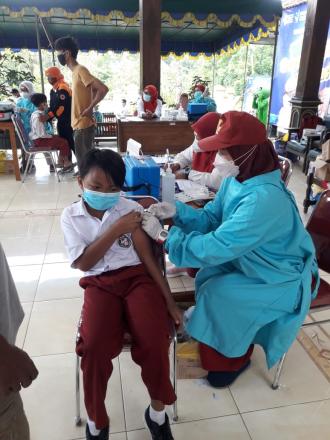 Vaksinasi untuk Anak Usia 6-11 Tahun di Kalurahan Terong