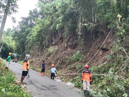 Lagi, Kerja Bakti di Jalan Cinomati