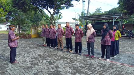 Apel Perdana Usai Libur Lebaran, Lurah Terong Tekankan Pentingnya Evaluasi Diri