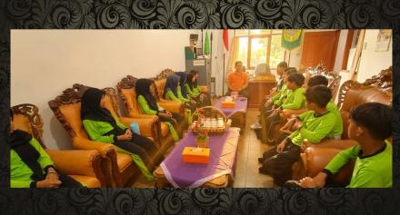 Jelang Ujian Nasional, Siswa Kelas 6 SDN 2 Terong Mohon Doa Restu ke Lurah Terong