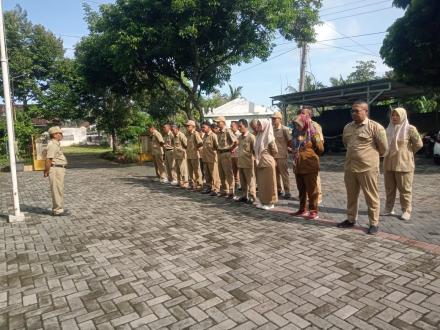 Pimpin Apel Pagi, Lurah Terong Instruksikan Pamong dan Bamuskal Persiapkan Lomba Desa 2026