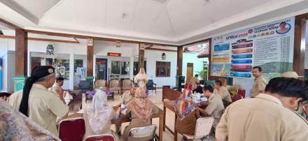Usai Apel Pagi, Pamong dan Bamuskal Jalani Cek Kesehatan dari Puskesmas Dlingo II