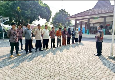Pimpin Apel Pagi, Lurah Terong Tegaskan Persiapan Sosialisasi PDAM dan Antisipasi Perpecahan Jelang 