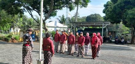 Lestarikan Budaya, Pemerintah Kalurahan Terong Gelar Apel Berpakaian Kejawen pada Kamis Pon