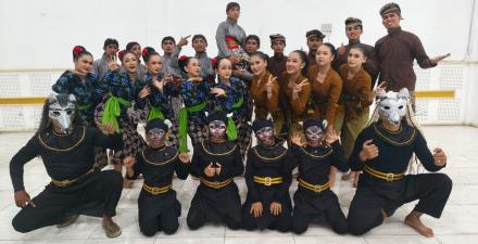 Tampilkan Sendratari Wiwitan, Kalurahan Terong Pukau Penonton di Festival Rintisan Desa Budaya