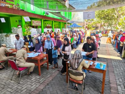 Tertib! 1.123 KPM di Desa Terong Terima Bantuan Pangan Juli-September